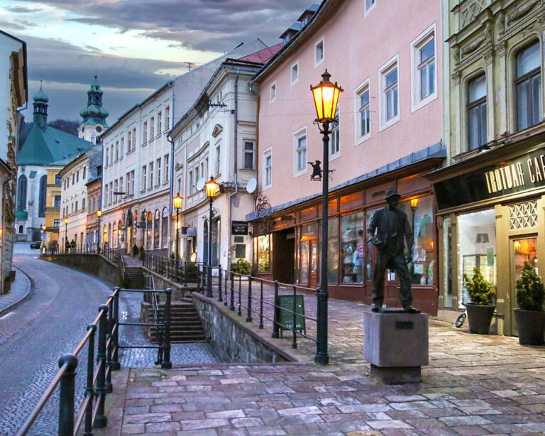 Priamo oproti apartmánom